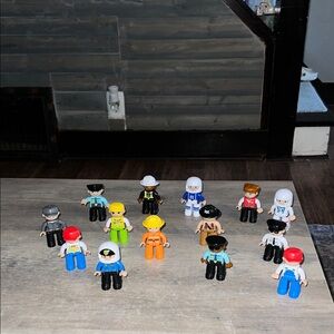 Playmags Large Magnetic Figures Community Set of 14 Pieces. These figures are de
